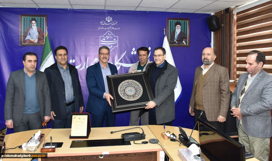 تقدیر نمایندگان اعضای هیئت علمی از رئیس دانشگاه ملی مهارت 3