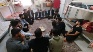 بازدید فرماندار محترم شهرستان جناب آقای مهندس فرهاد شهبازی به همراه واحد حراست فرمانداری از خوابگاه شهید احمدی روشن آموزشکده بمناسبت روز دانشجو  3