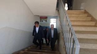 بازدید فرماندار محترم شهرستان جناب آقای مهندس فرهاد شهبازی به همراه واحد حراست فرمانداری از خوابگاه شهید احمدی روشن آموزشکده بمناسبت روز دانشجو  4