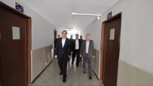 بازدید فرماندار محترم شهرستان جناب آقای مهندس فرهاد شهبازی به همراه واحد حراست فرمانداری از خوابگاه شهید احمدی روشن آموزشکده بمناسبت روز دانشجو  6