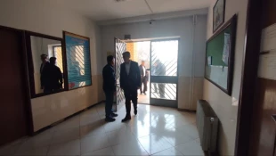 بازدید فرماندار محترم شهرستان جناب آقای مهندس فرهاد شهبازی به همراه واحد حراست فرمانداری از خوابگاه شهید احمدی روشن آموزشکده بمناسبت روز دانشجو  7