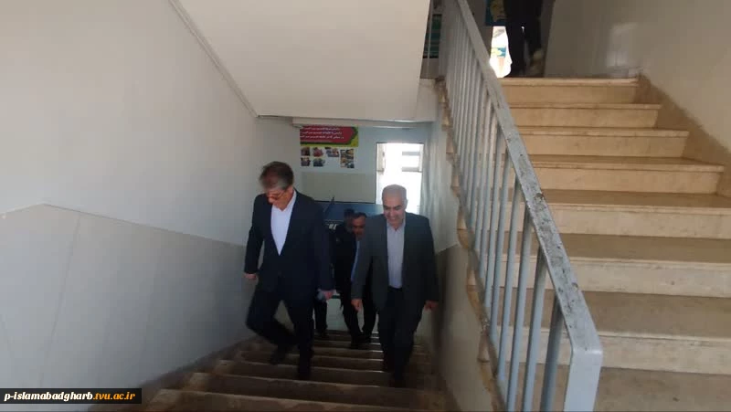 بازدید فرماندار محترم شهرستان جناب آقای مهندس فرهاد شهبازی به همراه واحد حراست فرمانداری از خوابگاه شهید احمدی روشن آموزشکده بمناسبت روز دانشجو  9