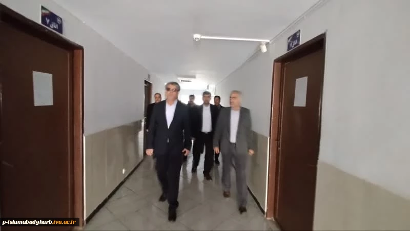 بازدید فرماندار محترم شهرستان جناب آقای مهندس فرهاد شهبازی به همراه واحد حراست فرمانداری از خوابگاه شهید احمدی روشن آموزشکده بمناسبت روز دانشجو  11