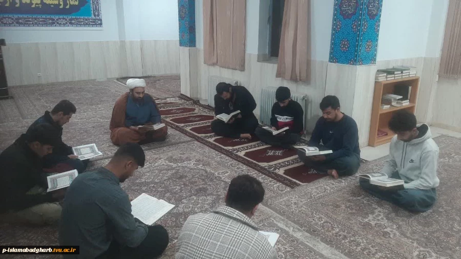 برگزاری محفل انس با قرآن کریم در خوابگاه احمدی روشن  3