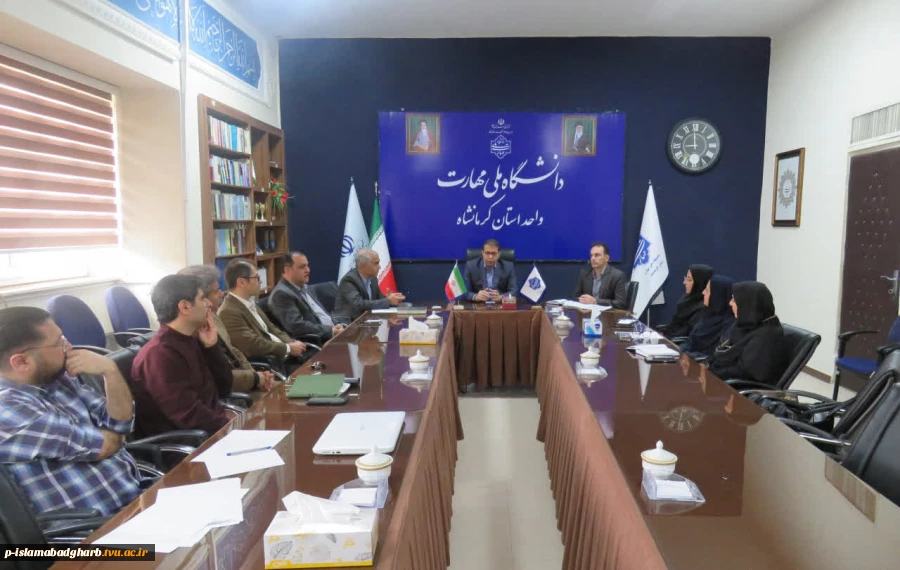 برگزاری شورای استانی پژوهش دانشگاه ملی مهارت استان کرمانشاه
روز چهارشنبه مورخ 9 اردیبهشت ماه 1405؛ جلسه استانی شورای پژوهش با حضور دکتر ابراهیمی رئیس دانشگاه ملی مهارت استان و سایر اعضا شورا در محل سالن جلسات حوزه ریاست برگزار گردید. 2